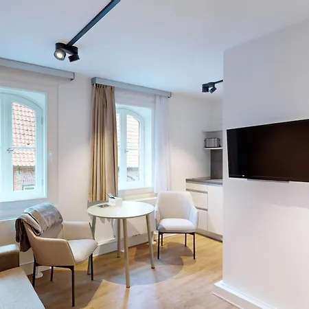 07 No 8a Boardinghouse