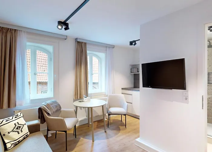 07 No 8a Boardinghouse